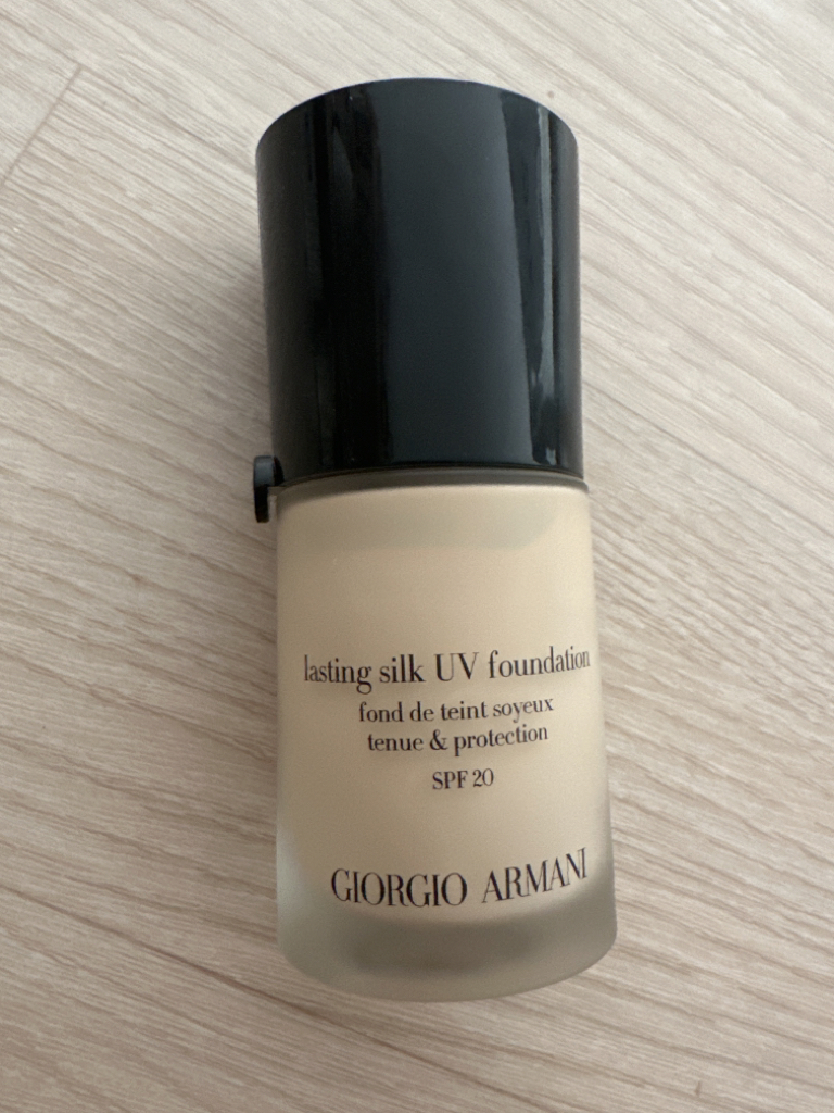 Real user review photo of Lasting Silk UV Foundation [SPF20] [No. 2]