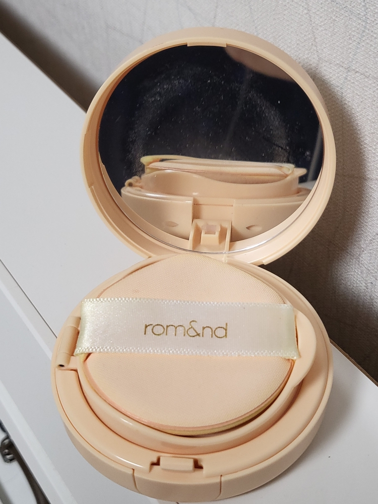 롬앤 (ROMAND) 베러 댄 매트 쿠션 [SPF50+/PA+++] [01 퓨어21호] review image