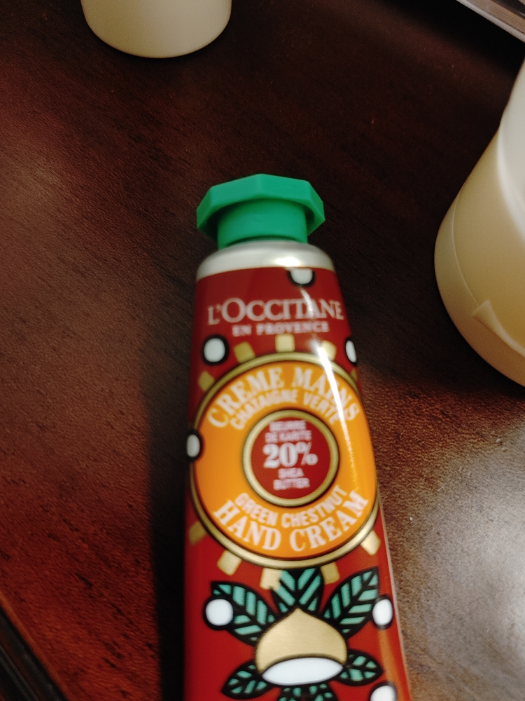 록시땅 (LOCCITANE) 2022 홀리데이 컬렉션 그린 체스트넛 핸드 크림 review image
