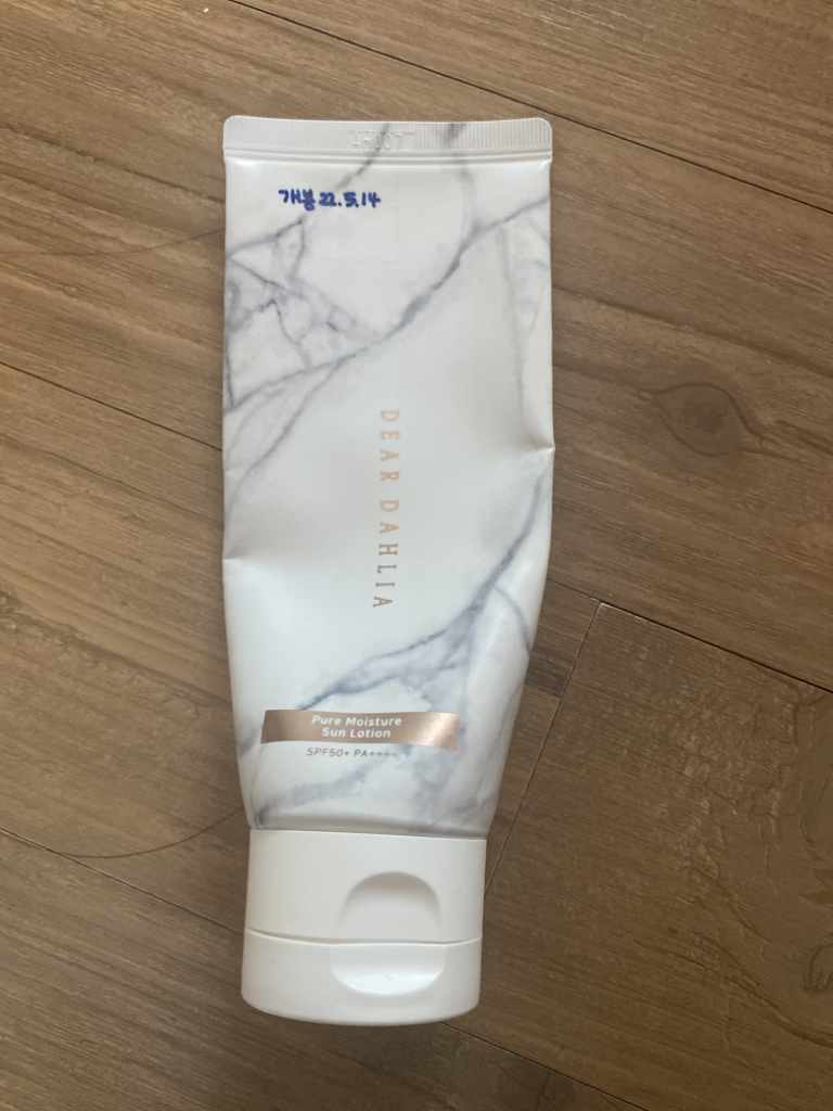 Skin Paradise Pure Moisture Sun Lotion [SPF50+/PA++++]的真实用户使用照片