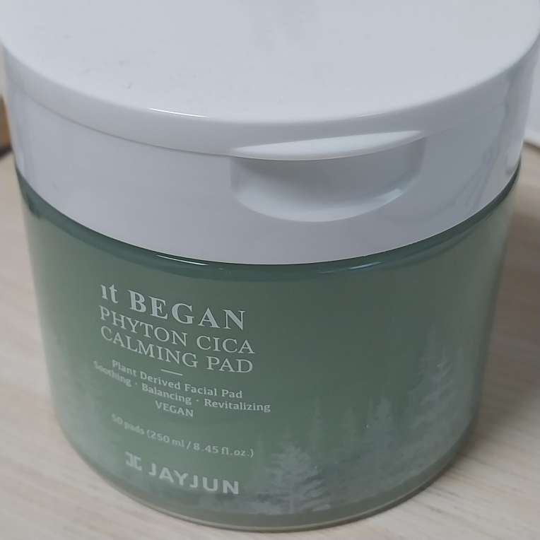 它是一款纯素食白柏舒缓修护面膜的真实用户使用照片