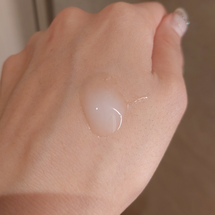 아모레퍼시픽 (AMOREPACIFIC) 보태니컬 하이드레이팅 플루이드 review image