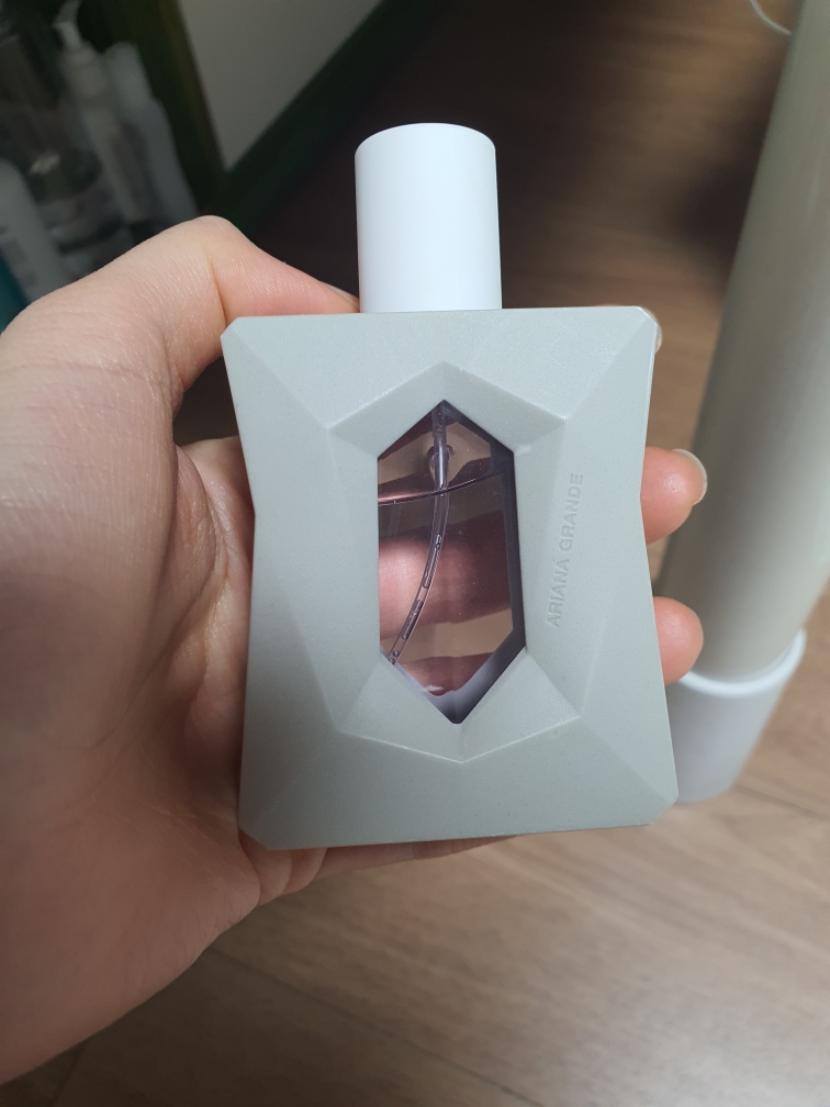 아리아나그란데 (ARIANAGRANDE) 갓 이즈 어 우먼 EDP review image