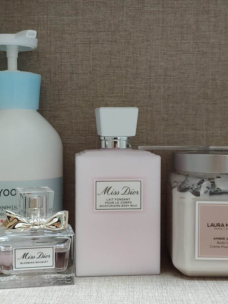 Dior Miss Dior Moisturizing Body Milk Reviews | Hwahae