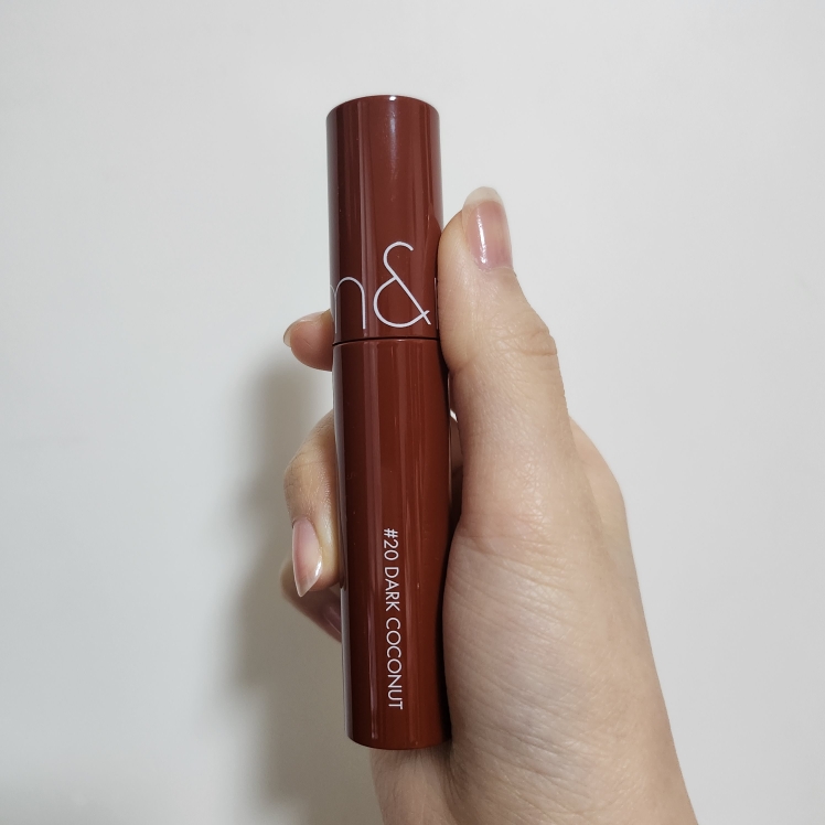 滋润持久染唇膏 [20 深色椰子]的真实用户使用照片