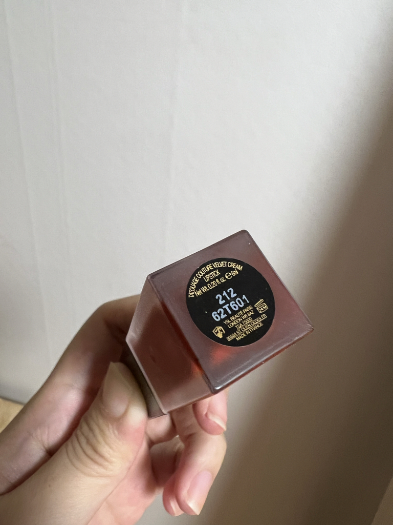 娇艳文雅丝绒唇釉 [212 红色]的真实用户使用照片