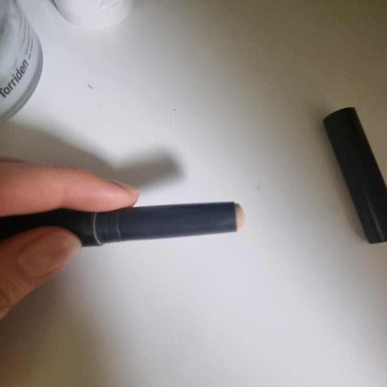 INNISFREE Mineral Stick Concealer [No. 1 Light Beige] review image