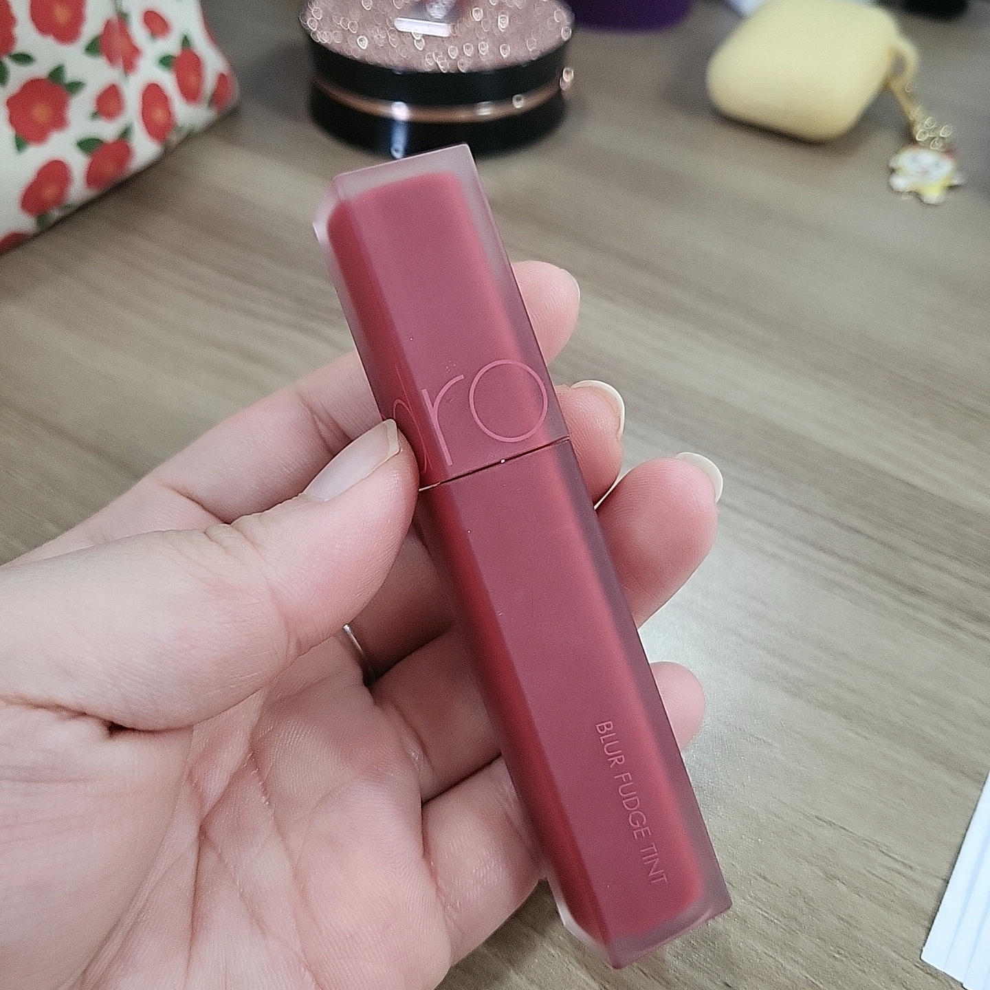 迷雾软糖唇釉 [08 醋栗果红]的真实用户使用照片