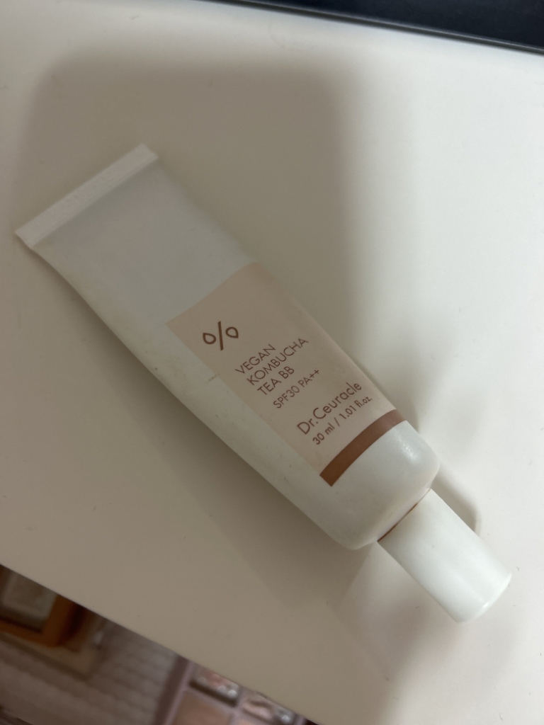 닥터슈라클 (Dr.Ceuracle) 비건 콤부차 티 비비 [SPF30/PA++] review image