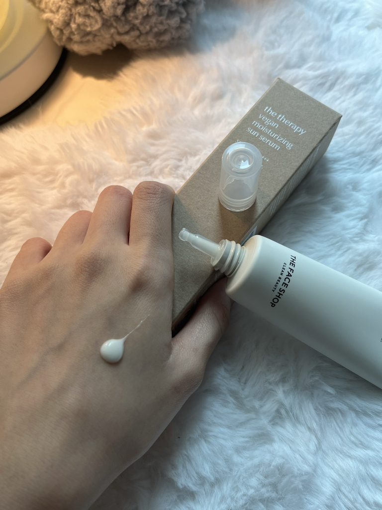 더페이스샵 (THEFACESHOP) 더테라피 비건 수분 선 세럼 [SPF50+/PA++++] review image