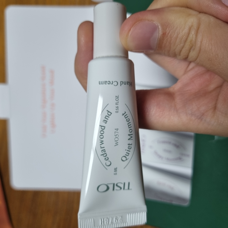 티슬로 (TISLO) 핸드크림 [시더우드앤콰이어트모먼트] review image