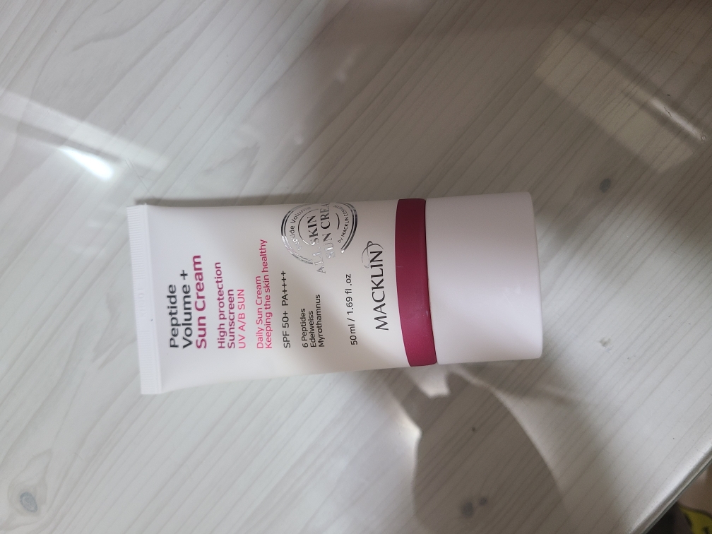 맥클린코스메틱 (MACKLINCOSMETIC) 펩타이드 볼륨 선크림 [SPF50+/PA++++] review image