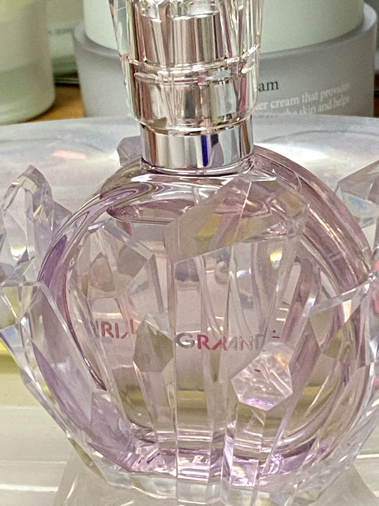 아리아나그란데 (ARIANAGRANDE) 알.이.엠 EDP review image