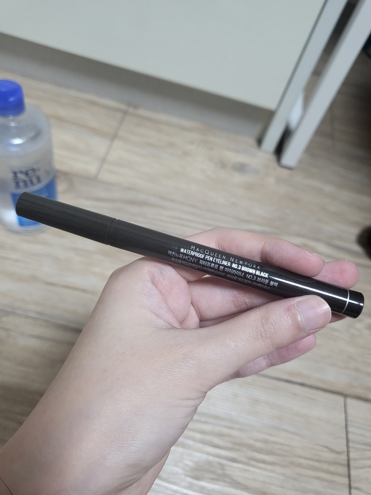 맥퀸뉴욕 (MACQUEENNEWYORK) 워터프루프 펜 아이라이너 [03 브라운블랙] review image