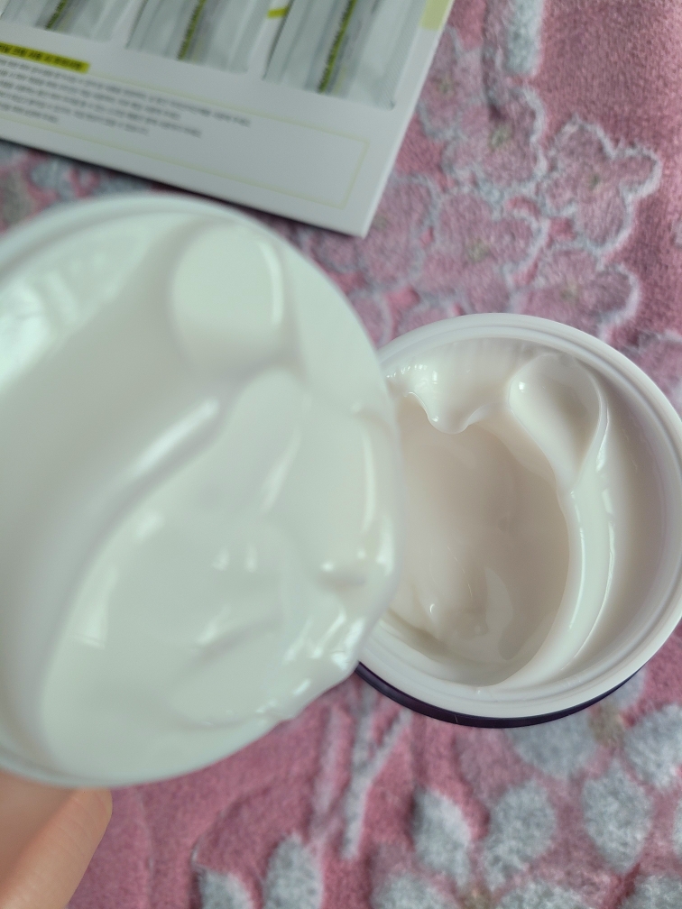 胶原蛋白眼霜的真实用户使用照片