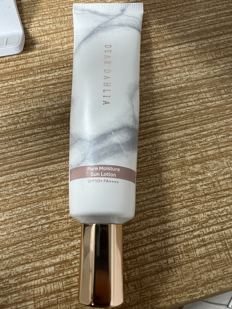 肌肤天堂纯净保湿防晒乳液 [SPF50+/PA++++]的真实用户使用照片