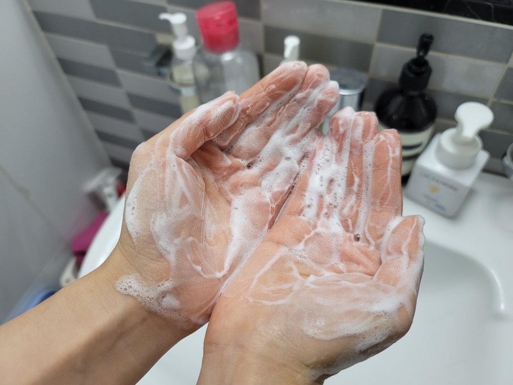 FISON BE CLEAN pH BALANCED CLEANSING FOAM review image