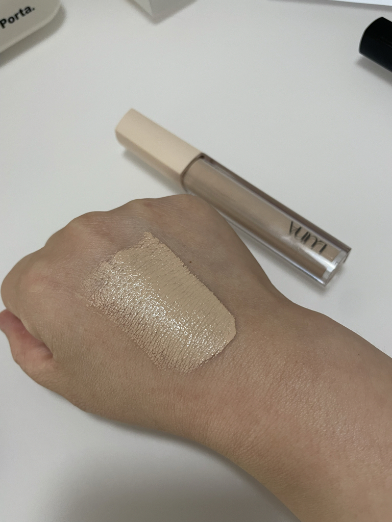 Real user review photo of Long Lasting Tip Concealer Fixing Fit [SPF34/PA++] [No. 1 Vanilla]
