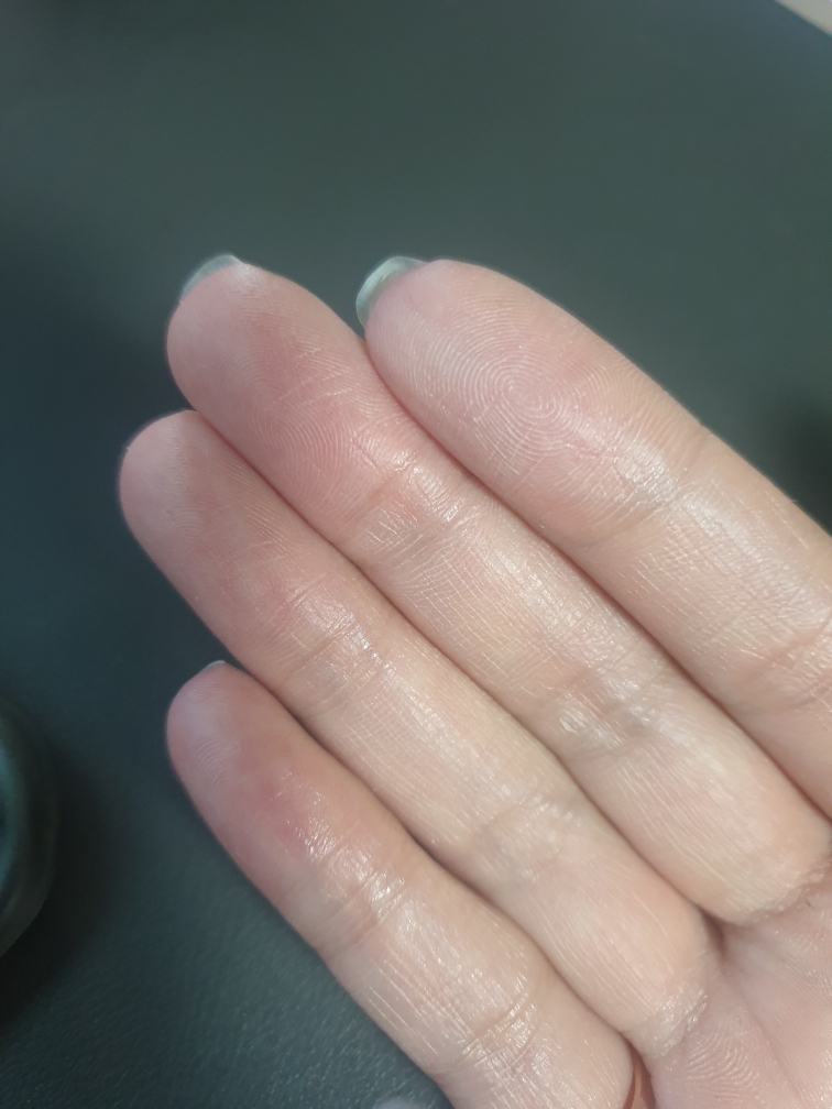 葡萄牙语完美功能防晒霜 [SPF50+/PA++++]的真实用户使用照片