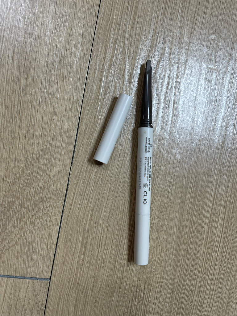 施耐德 简约眉笔 [003 中性棕色]的真实用户使用照片