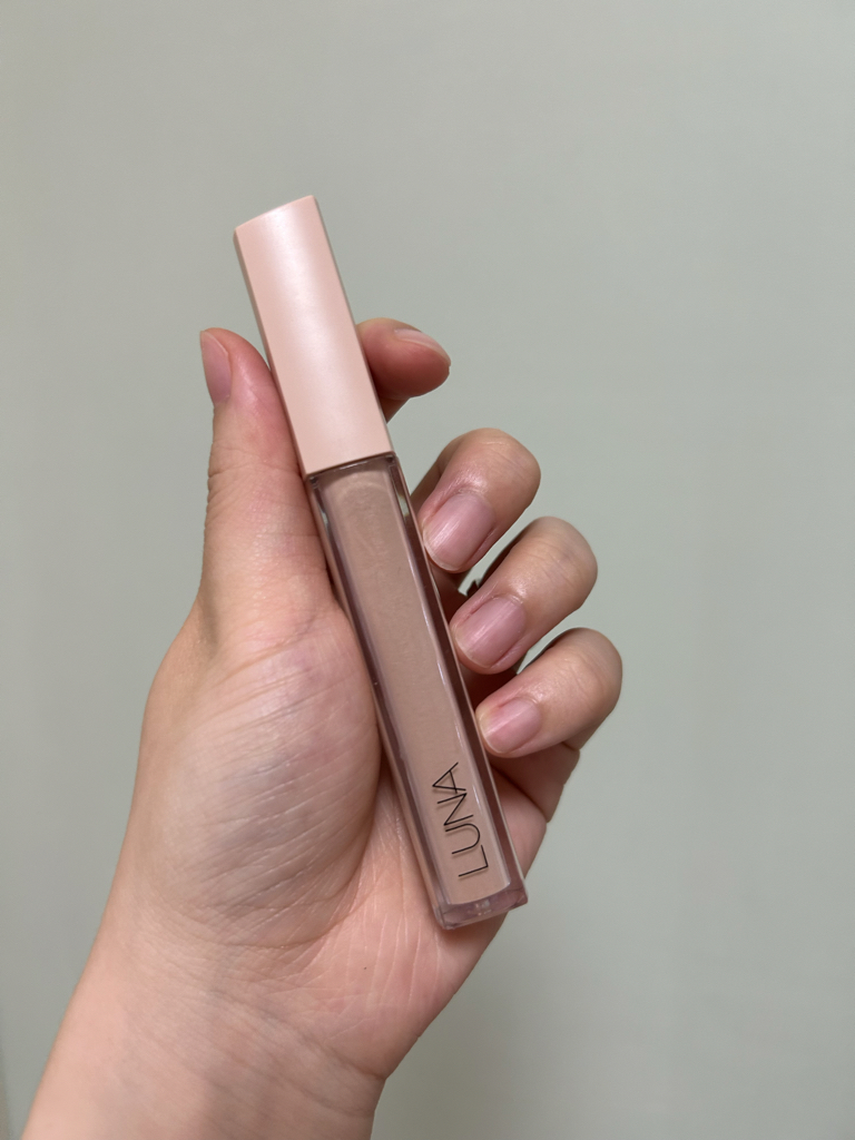 Real user review photo of Long Lasting Tip Concealer Fixing Fit [SPF34/PA++] [No. 1 Vanilla]