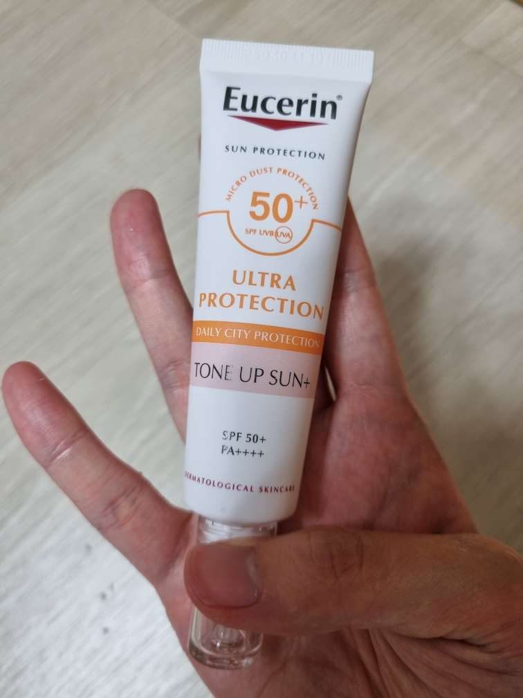 유세린 (Eucerin) 울트라 프로텍션 톤업 선 [SPF50+/PA++++] review image