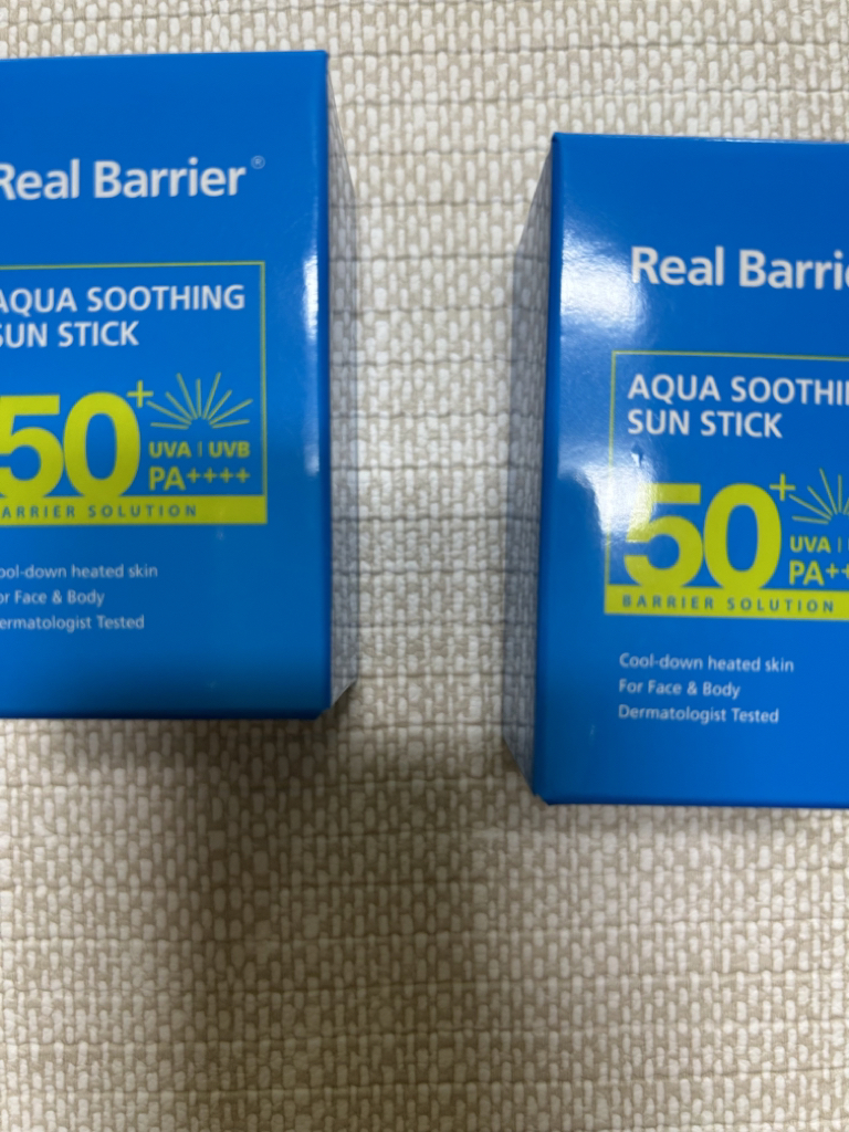 리얼베리어 (RealBarrier) 아쿠아 수딩 선 스틱 [SPF50+/PA++++] review image