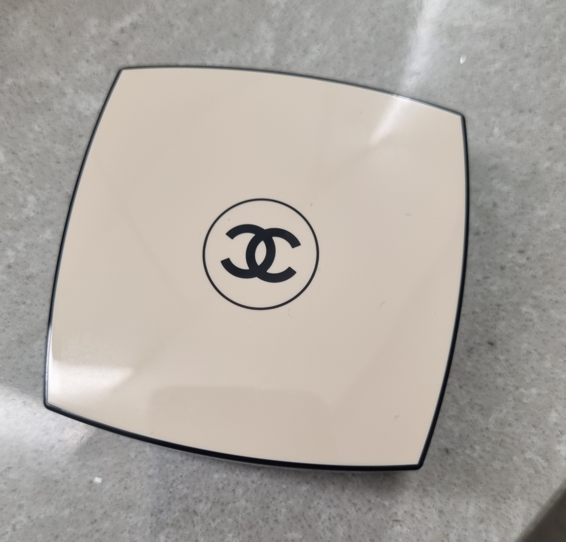 샤넬 (CHANEL) 레 베쥬 헬시 글로우 젤 터치 쿠션 파운데이션 [SPF40/PA+++] [B10] review image