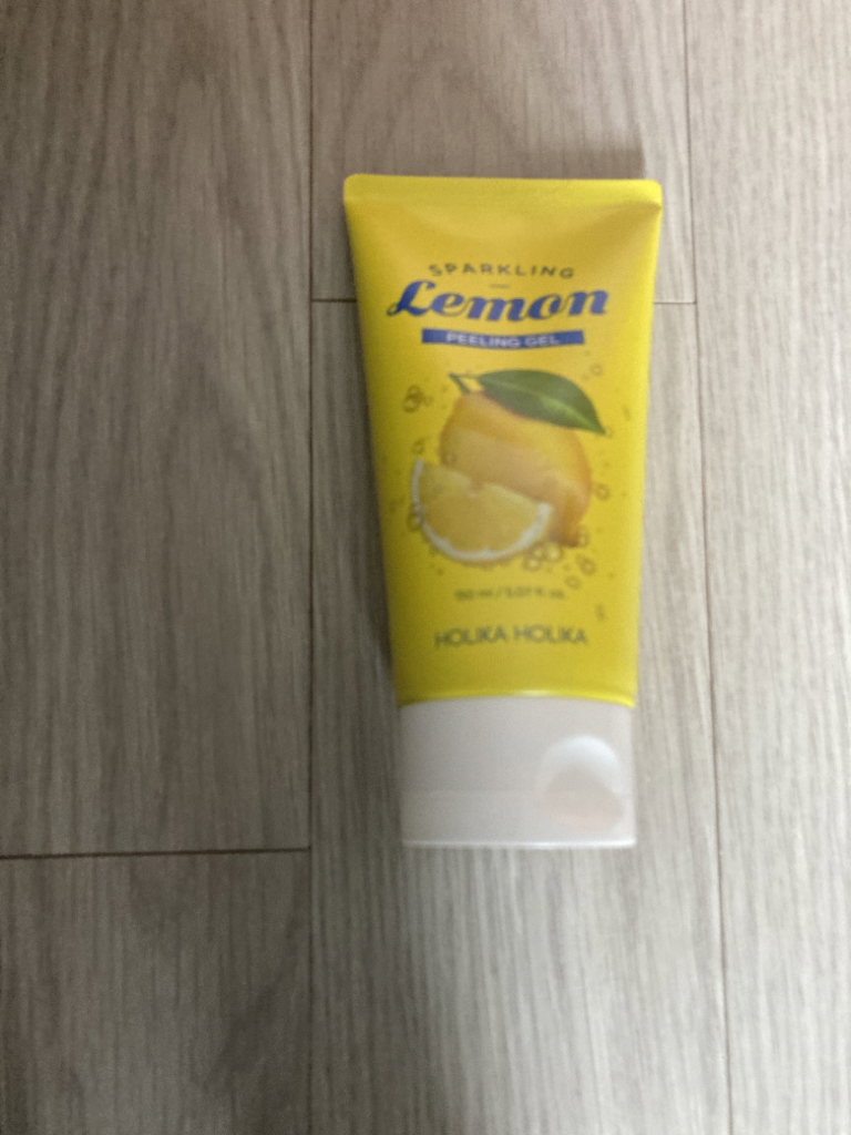 HOLIKAHOLIKA Carbonated Lemon Peeling Gel review image