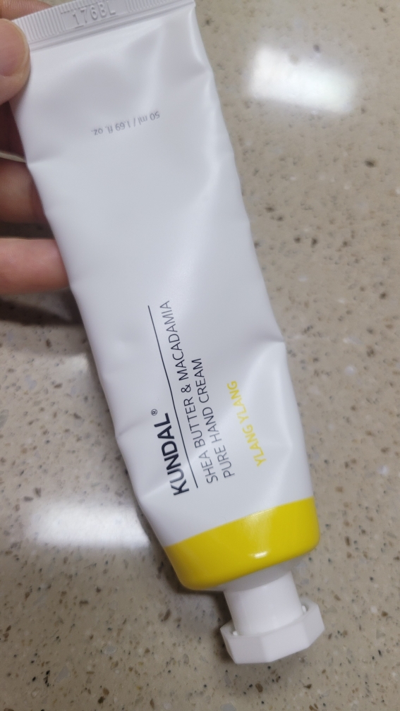 쿤달 (KUNDAL) 시어버터 앤 마카다미아 퓨어 핸드크림 [일랑일랑] review image