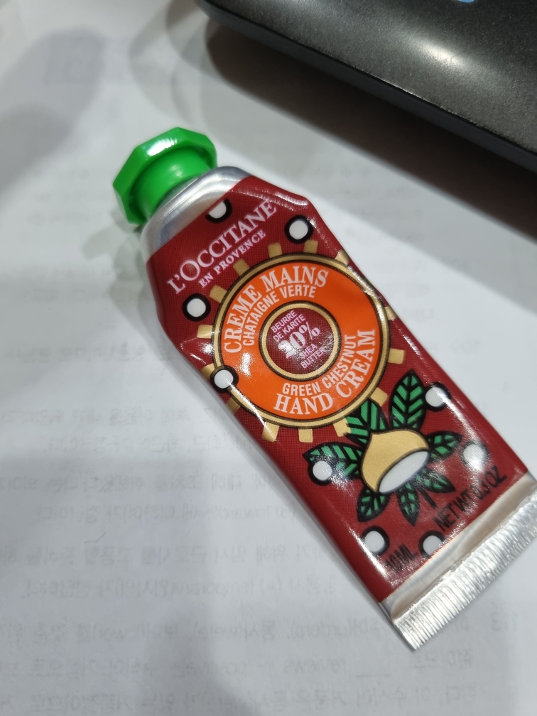 록시땅 (LOCCITANE) 2022 홀리데이 컬렉션 그린 체스트넛 핸드 크림 review image