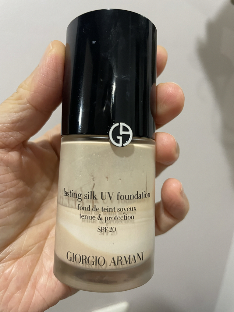 Real user review photo of Lasting Silk UV Foundation [SPF20] [No. 2]