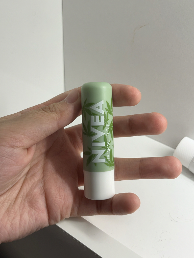 니베아 (NIVEA) 내추럴리굿 립케어 [햄프씨드오일] review image