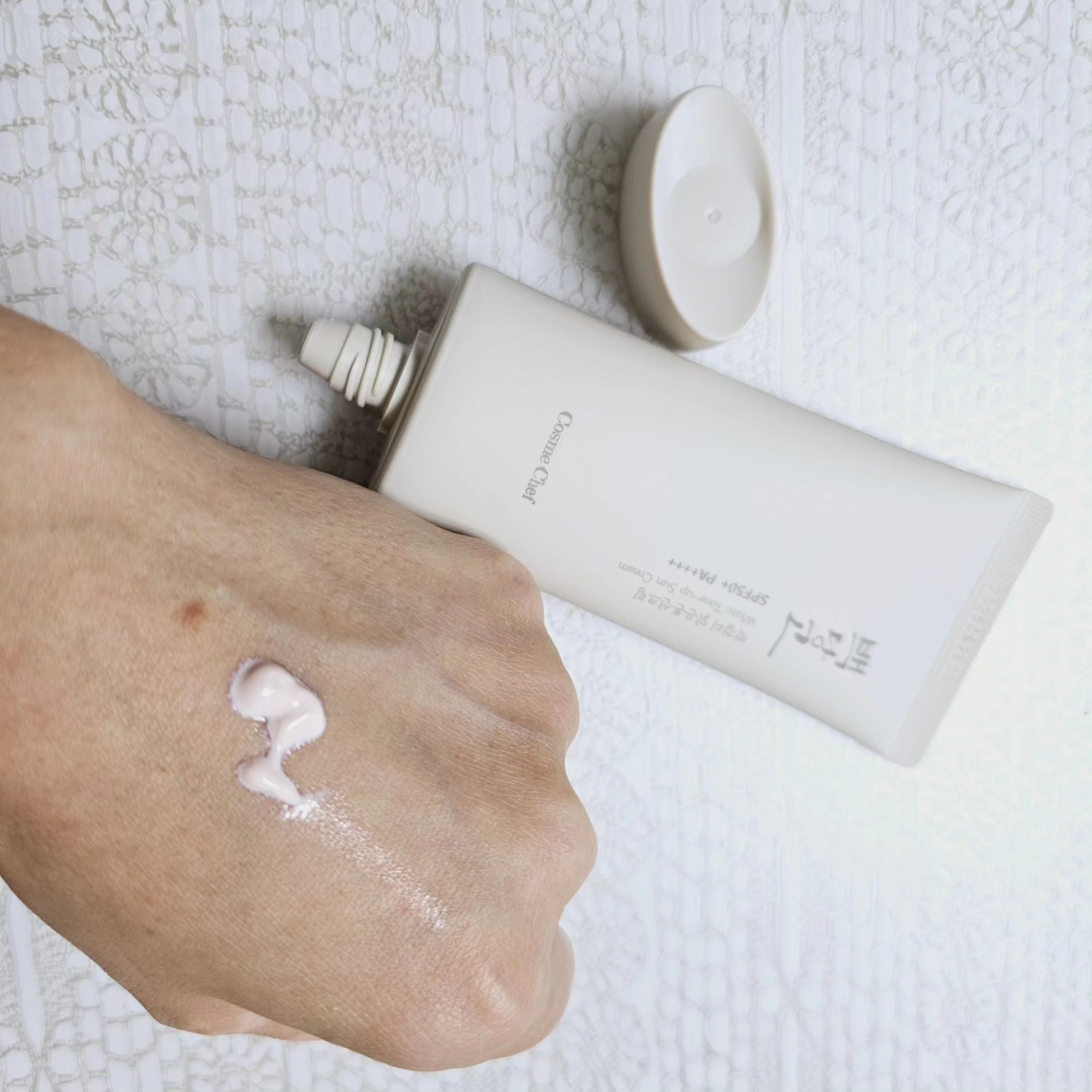 코스메쉐프 (CosmeChef) 백당고 막걸리 맑은톤 선크림 [SPF50+/PA++++] review image