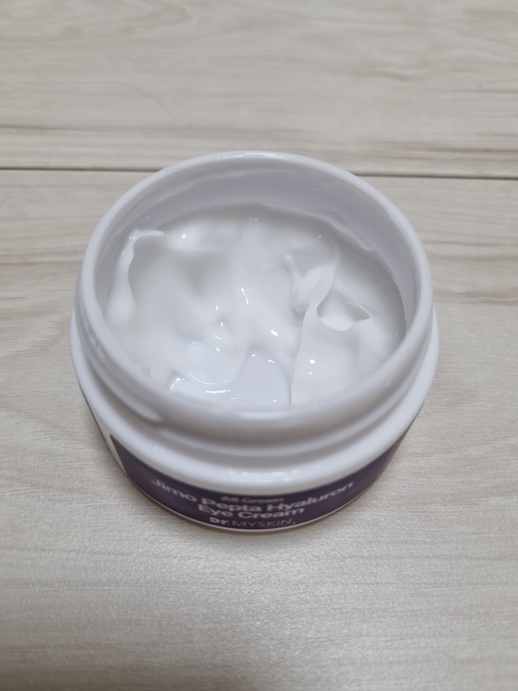 胶原蛋白眼霜的真实用户使用照片