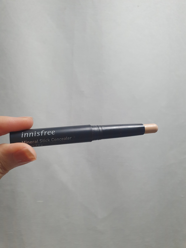 INNISFREE Mineral Stick Concealer [No. 1 Light Beige] review image