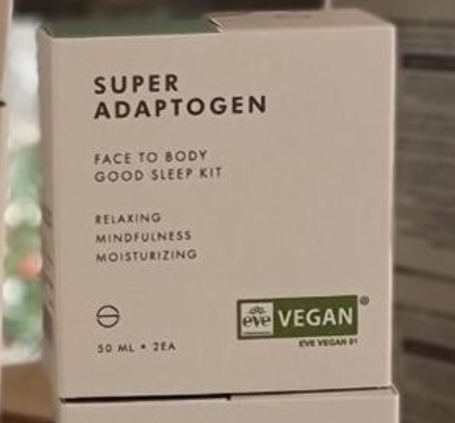 超级适应原面部和身体乳液的真实用户使用照片