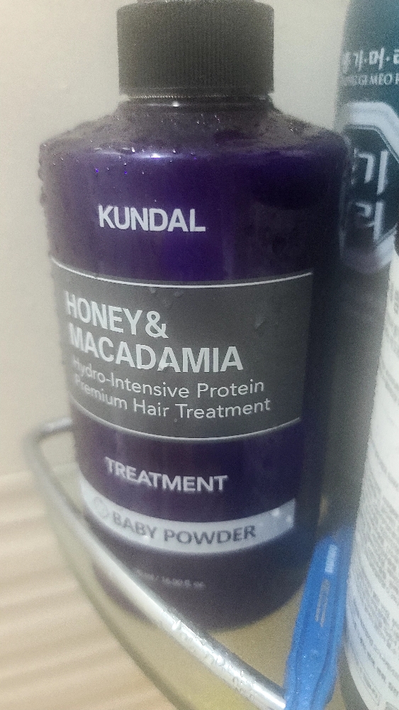 Real user review photo of Honey & Macadamia Protein Hair Treatment Baby Powder [Baby Powder]