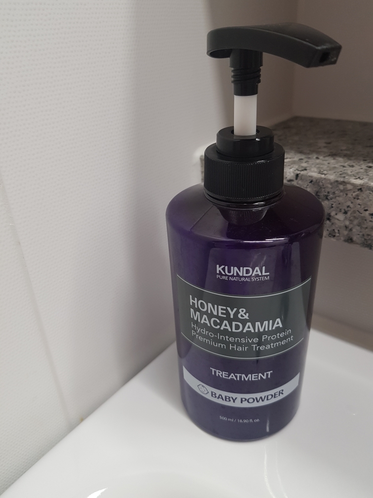 Real user review photo of Honey & Macadamia Protein Hair Treatment Baby Powder [Baby Powder]