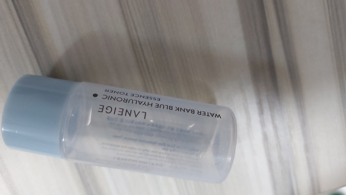 水库蓝色玻尿酸精华爽肤水 [中性·干性肌肤使用]的真实用户使用照片