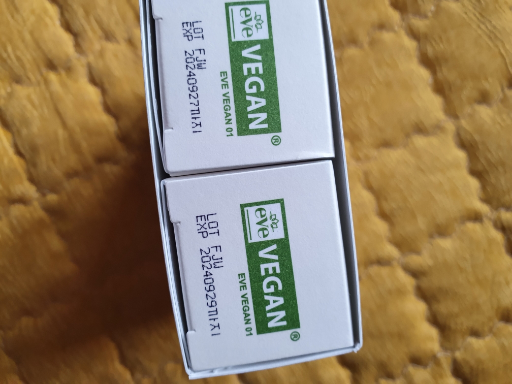 超级适应原面部和身体乳液的真实用户使用照片