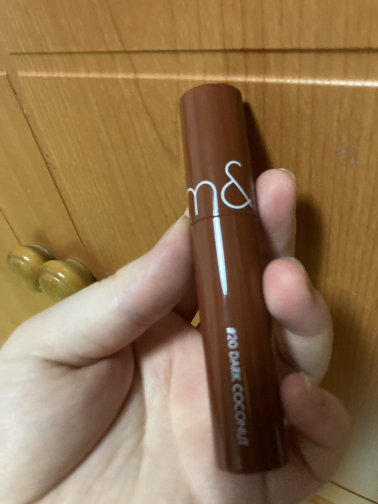 滋润持久染唇膏 [20 深色椰子]的真实用户使用照片