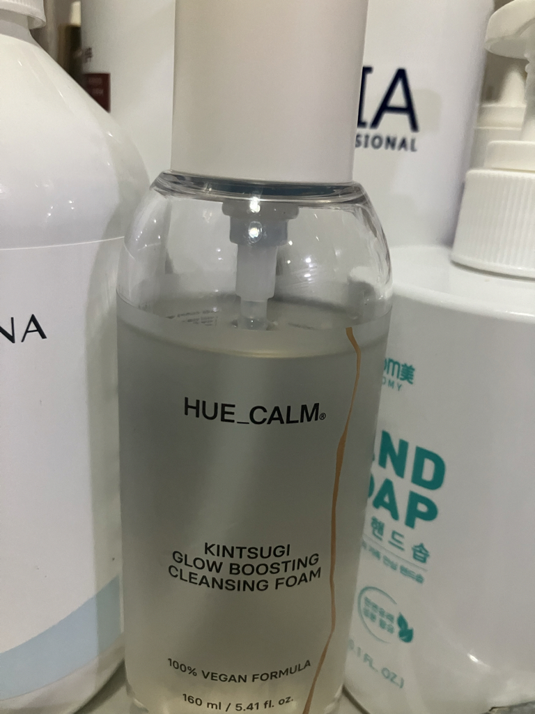 HUECALM Kintsuki Glow Boosting Cleansing Foam review image