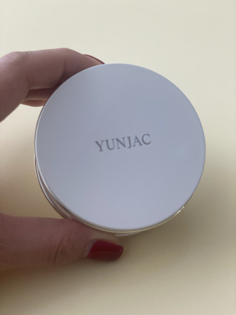 연작 (YUNJAC) 롱 웨어 포슬린 쿠션 파운데이션 [SPF50+/PA++++] [02 라이트베이지] review image
