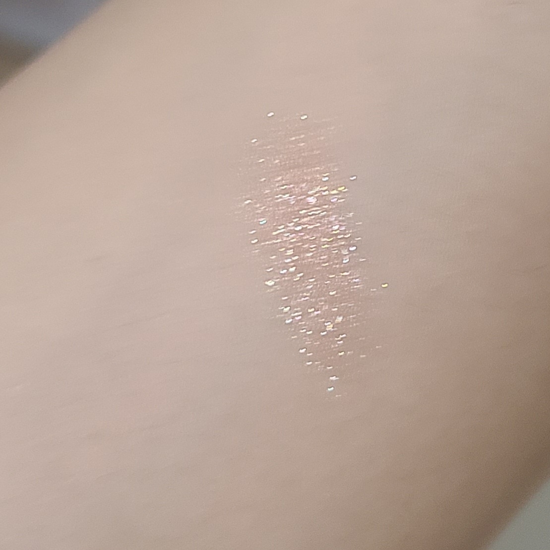 都市脉动闪耀眼影 [金盏花色]的真实用户使用照片