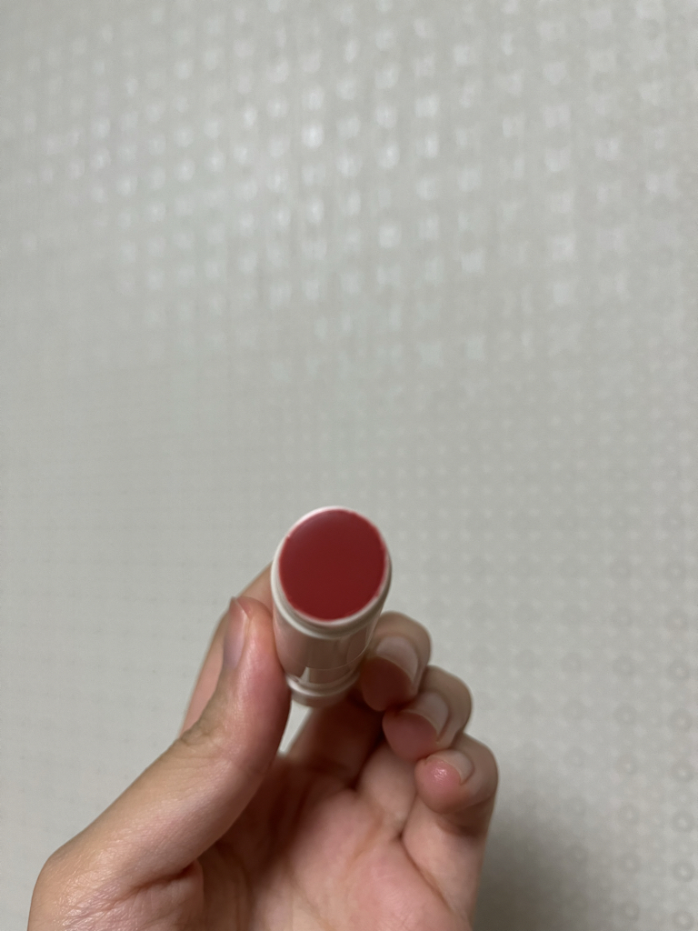 纯素精华色彩润唇膏[玫瑰浆果]的真实用户使用照片