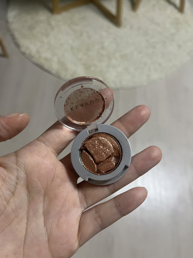 都市脉动闪耀眼影 [金盏花色]的真实用户使用照片