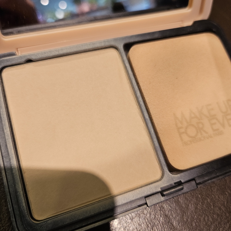 메이크업포에버 (MAKEUPFOREVER) HD SKIN 파우더 파운데이션 [1N06 자연스러운21호] review image