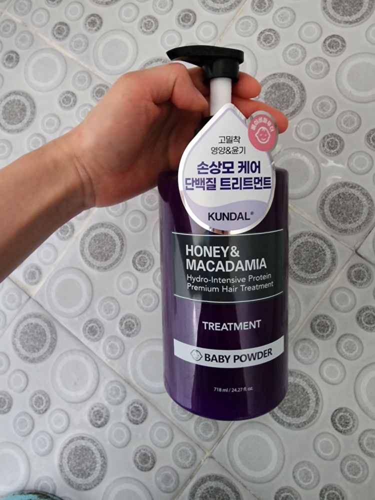 Real user review photo of Honey & Macadamia Protein Hair Treatment Baby Powder [Baby Powder]
