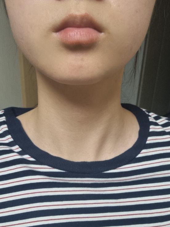 颜彩唇膏 [静谧玫瑰]的真实用户使用照片